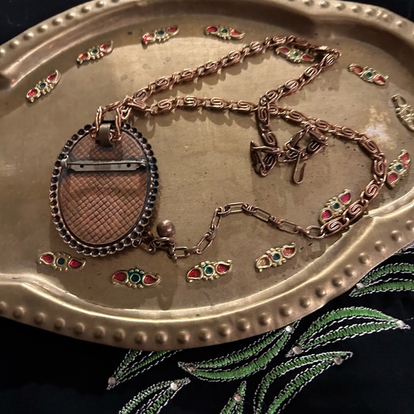 VTG Copper Tone Metal Cameo Necklace with optional brooch clasp. Unbranded. - Picture 7 of 8